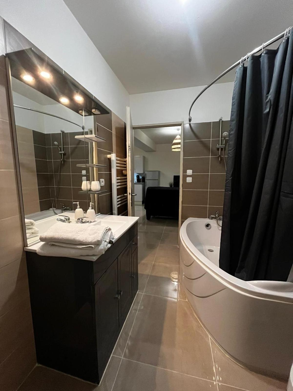 Appartement Des Carmes Nîmes Eksteriør billede
