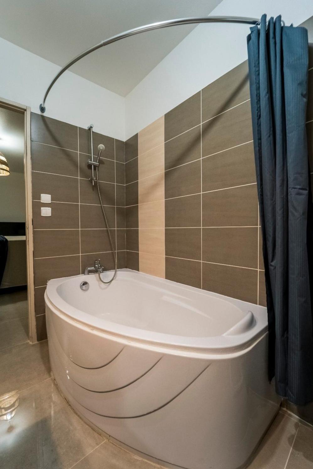Appartement Des Carmes Nîmes Eksteriør billede