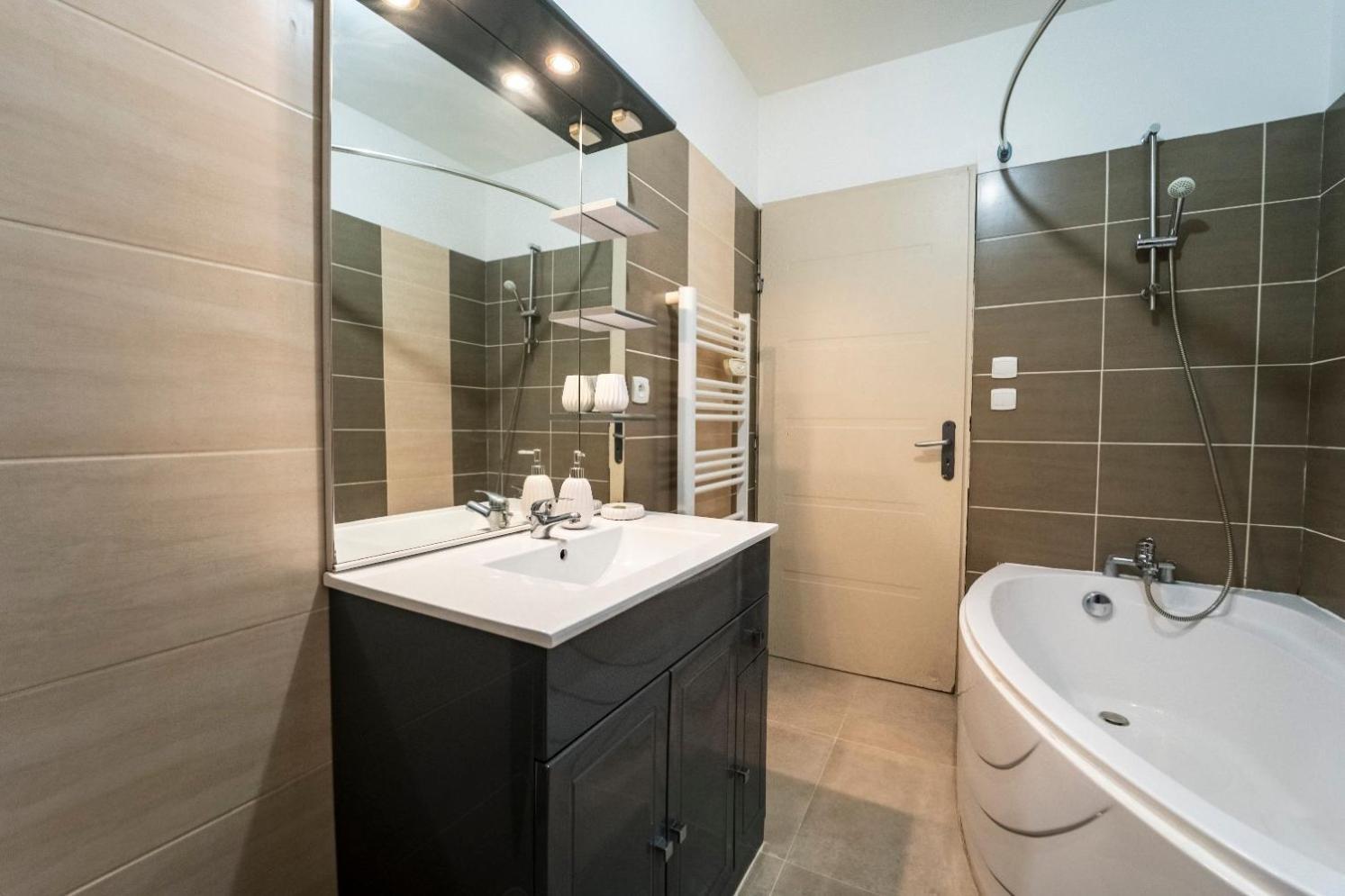 Appartement Des Carmes Nîmes Eksteriør billede